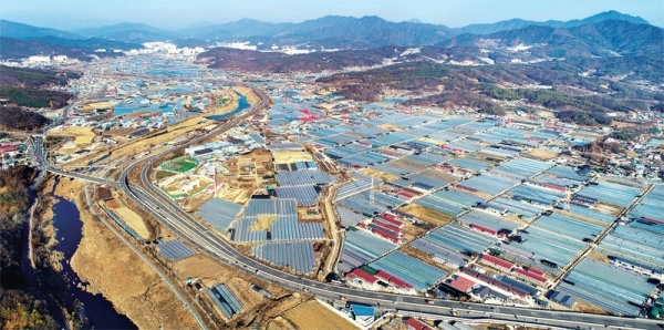 정부가 19일 ‘2차 수도권 주택공급계획 및 수도권 광역교통망 개선방안’으로 남양주 왕숙지구, 하남 교산지구, 과천 과천지구 등 총 7곳을 공공택지 및 토지거래허가구역으로 지정한다고 발표했다. 사진은 6만6천 가구로 가장 큰 규모로 조성되는 남양주 왕숙지구 일대의 모습. 조태형기자