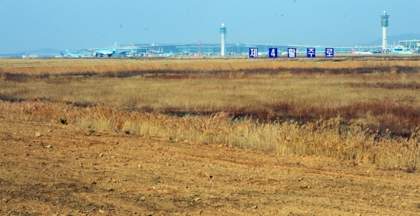 20일 오후 인천국제공항 제4활주로 예정부지에서 착공식이 열리고 있다. 조주현기자