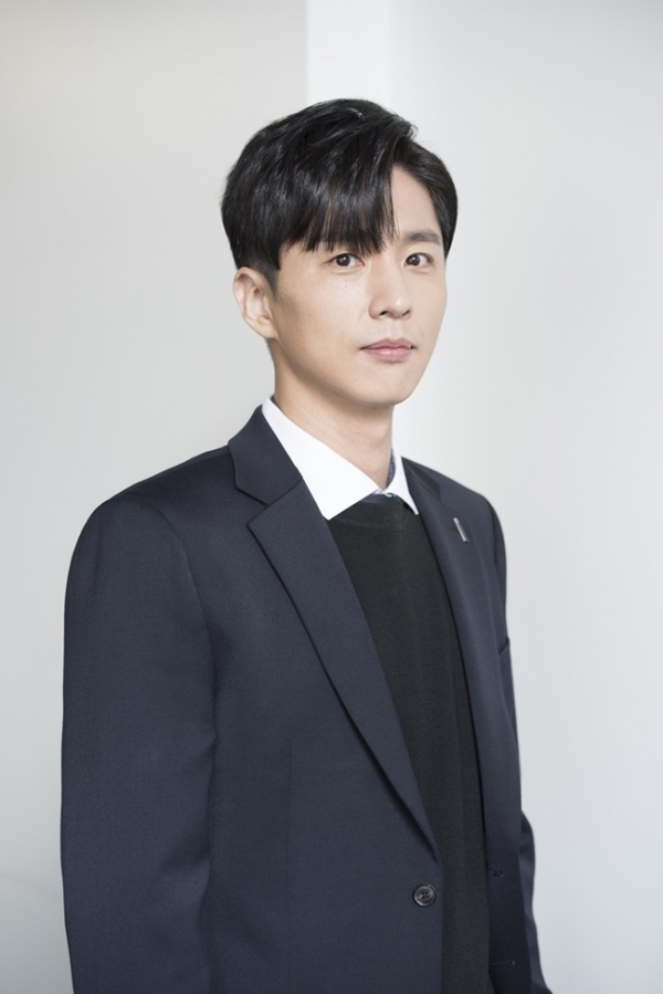 배우 신동욱. 스노우볼엔터테인먼트