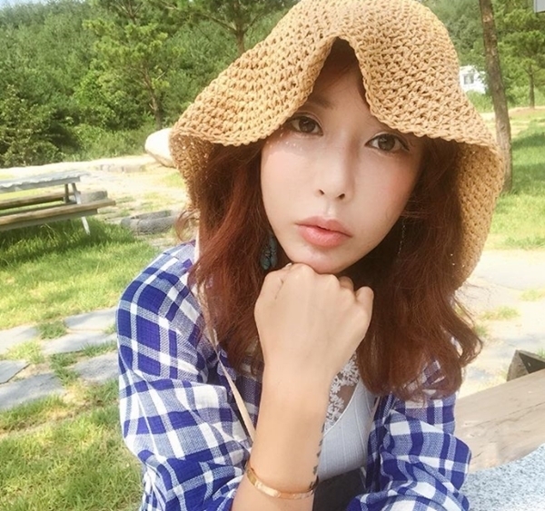 가수 겸 배우 슈. 슈 인스타그램