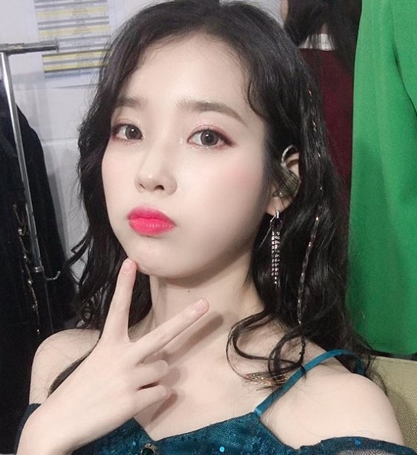 가수 겸 배우 아이유. 인스타그램