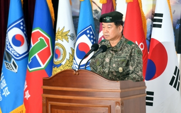 9일 용인시 처인구 지상작전사령부에서 열린 부대 창설식에서 김운용 사령관이 기념사를 하고 있다.전형민기자