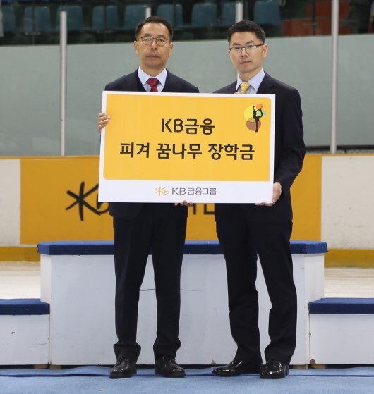 ▲ 사진자료_KB금융 피겨스케이팅 챔피언십 2019 장학금 전달식 사진