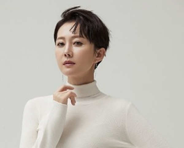 배우 염정아. 아티스트컴퍼니