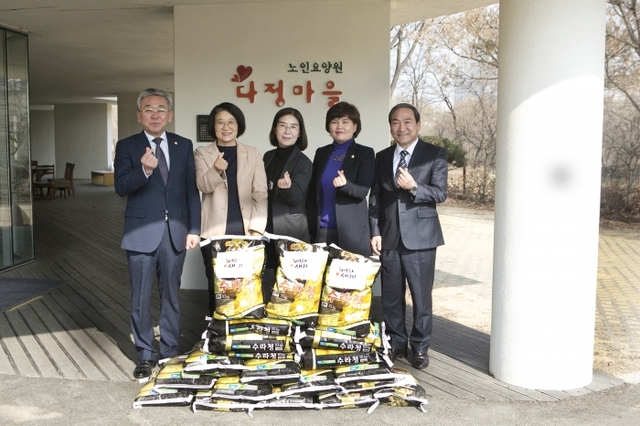 ▲ 화성시의회, 설 명절 앞두고 사회복지시설  위문