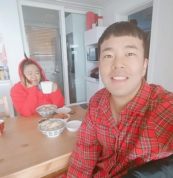 개그맨 김민기 홍윤화 부부. 김민기 인스타그램