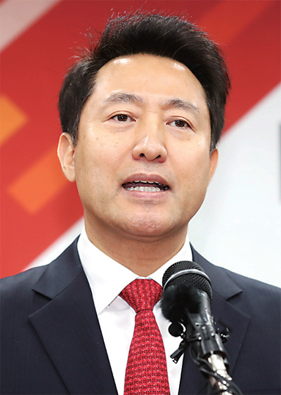 오세훈 전 서울시장이 7일 오전 서울 영등포구 자유한국당 중앙당사에서 당 대표 출마를 선언하고 있다. 연합뉴스