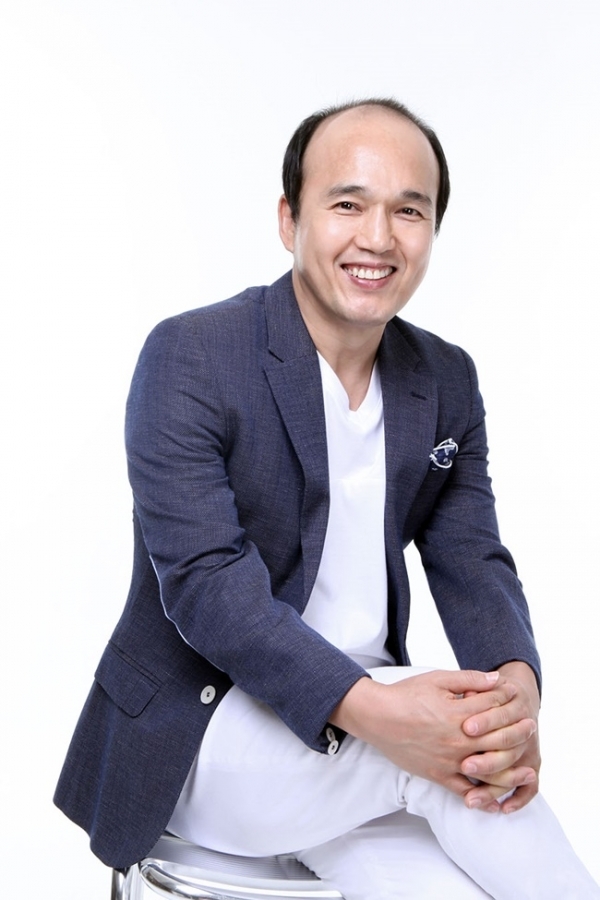 배우 김광규. 점프엔터테인먼트