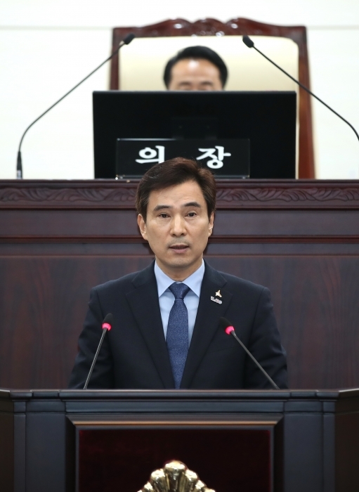제180회 화성시의회임시회 1차본회의에서 시정연설하고 있는 서철모 화성시장