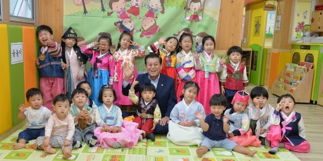 ▲ 추석맞이 시설 방문4(군청어린이집)