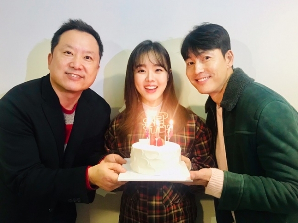 영화 '증인'의 이한 감독(왼쪽)과 주연 배우 김향기(가운데), 정우성(오른쪽). 롯데엔터테인먼트