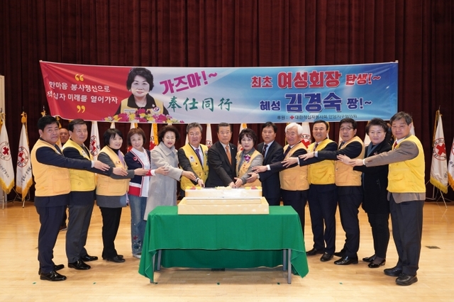▲ 사진 7_내빈 기념 사진 촬영