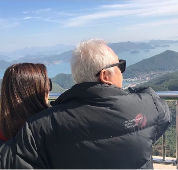 배우 최명길이 남편 김한길 전 새정치민주연합 대표의 건강 악화설을 부인했다. 최명길 인스타그램