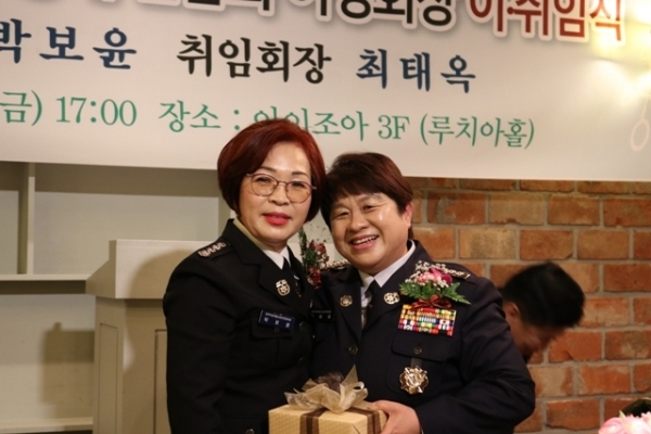 사진 오른쪽이 최태옥 신임 여성회장