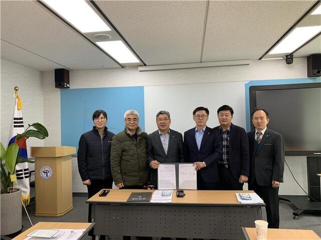 28일 경기도지체장애인협회와 한국장애인고용공단 경기지역본부가 직장 내 장애인 인식개선 교육 강사 지원에 관한 약정을 체결했다. 경기도지체장애인협회 제공