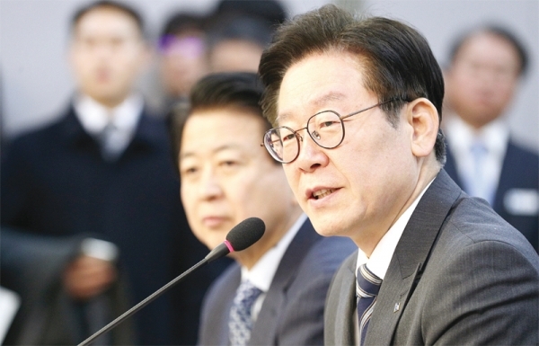 이재명 경기도지사가 지난 1월31일 국회 의원회관에서 열린 ‘지역화폐 활성화 방안 토론회’에서 축사를 하고 있다.