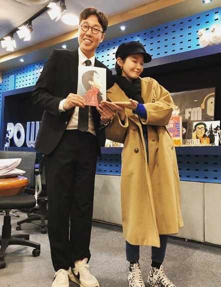 개그맨 김영철과 가수 강민경. SBS파워FM '김영철의 파워FM' 공식 인스타그램