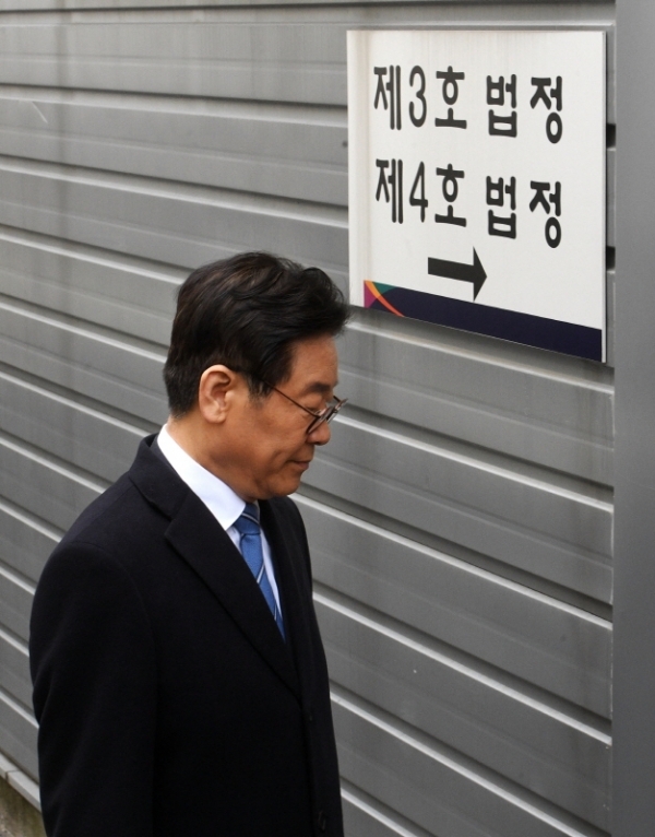 공직선거법 위반 등의 혐의로 기소된 이재명 경기도지사가 8차 공판을 위해 7일 오후 2시에 수원지방법원 성남지원에 출석하고 있다. 윤원규 수습기자