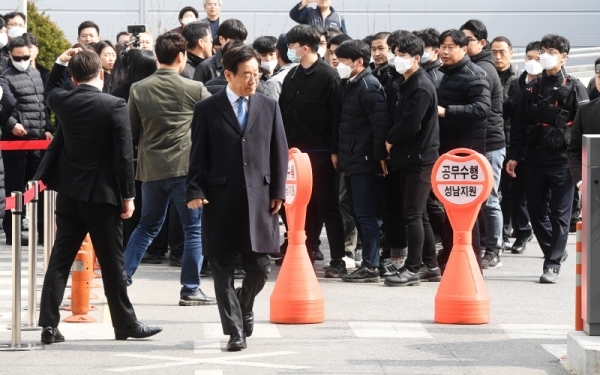 공직선거법 위반 등의 혐의로 기소된 이재명 경기도지사가 8차 공판을 위해 7일 오후 2시에 수원지방법원 성남지원에 출석하고 있다. 윤원규 수습기자