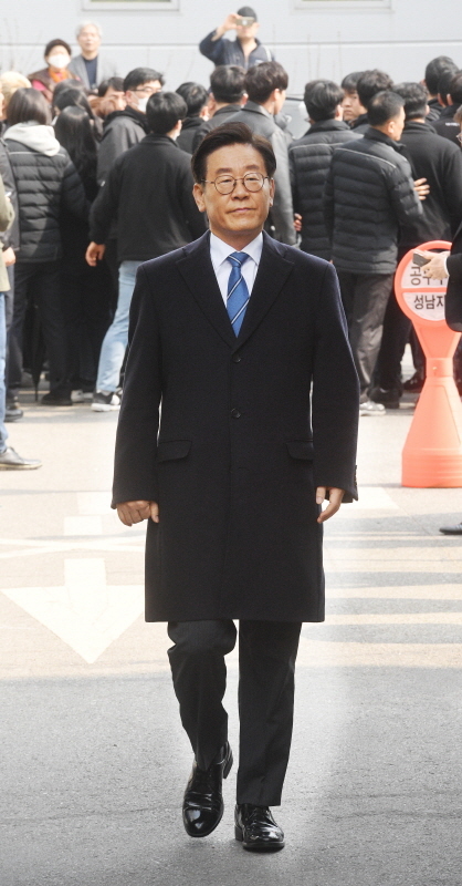 공직선거법 위반 등의 혐의로 기소된 이재명 경기도지사가 8차 공판을 위해 7일 오후 2시에 수원지방법원 성남지원에 출석하고 있다. 윤원규 수습기자