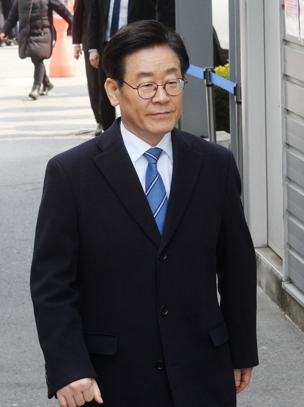 공직선거법 위반 등의 혐의로 기소된 이재명 경기도지사가 8차 공판을 위해 7일 오후 2시에 수원지방법원 성남지원에 출석하고 있다. 윤원규 수습기자
