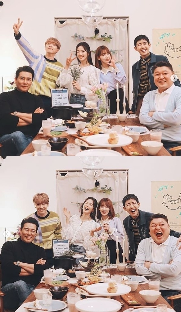 이청아가 올리브 '모두의 주방'의 출연진들과 함께 찍은 사진을 공개했다. 이청아 인스타그램