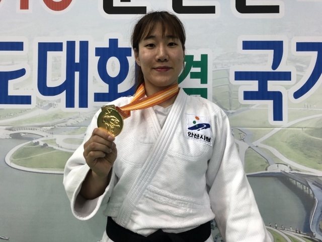 ▲ 여자 70㎏급 우승 정혜진.안산시청 제공