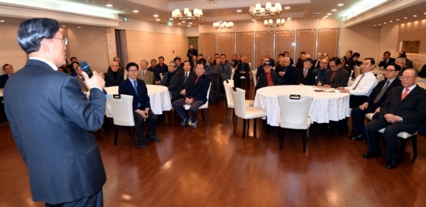 18일 수원시 팔달구 더 아리엘에서 열린 ‘국가안보경기회 제42차 안보포럼’에서 김병순 국가안보경기회 회장이 인사말을 하고 있다.전형민기자