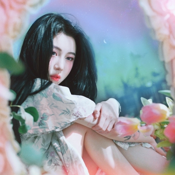 백예린 두 번째 솔로앨범 'Our love is great' 재킷 이미지. JYP엔터테인먼트