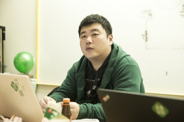 성남 네이버 본사 그린팩토리 사옥에서 만난 한용우 네이버 컴파트너스 노조 간사. 사진=네이버 노조 제공