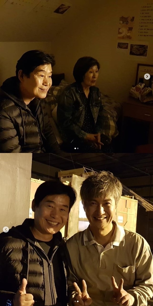 '눈이 부시게' 촬영 현장을 찾은 이연복 셰프가 배우 김혜자와 안내상과 찍은 사진을 인증했다. 이연복 인스타그램