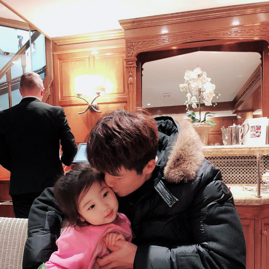한혜진 기성용 부부가 딸을 공개했다. 기성용 한혜진 인스타그램