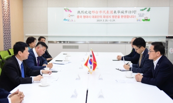 25일 화성시를 방문한 중국 형대시 대표단과의 접견 모습