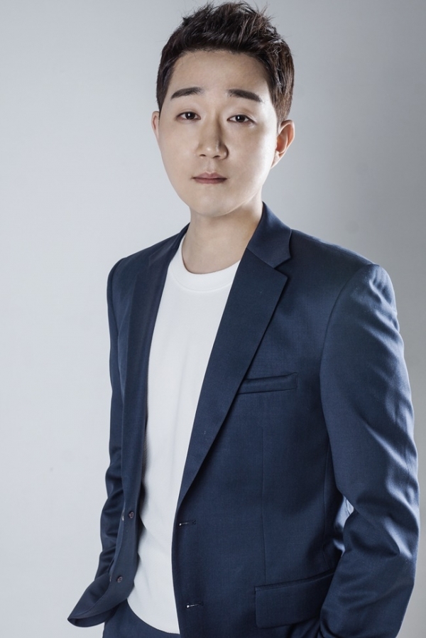 배우 최성원. 젠스타즈