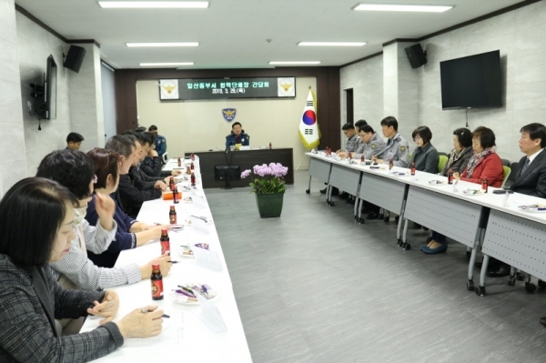 전재희 일산동부경찰서장이 지역 치안협력단체장과의 간담회를 진행하고 있다. 일산동부서 제공