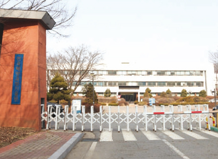 안산시 사동에 위치한 전 한국해양과학기술원 부지. 2012년부터 지난해 10월까지 부지매각을 총 42번 시도했지만 현재까지도 부지가 팔리지 않고 있어 빈 건물만 남아 있다.
