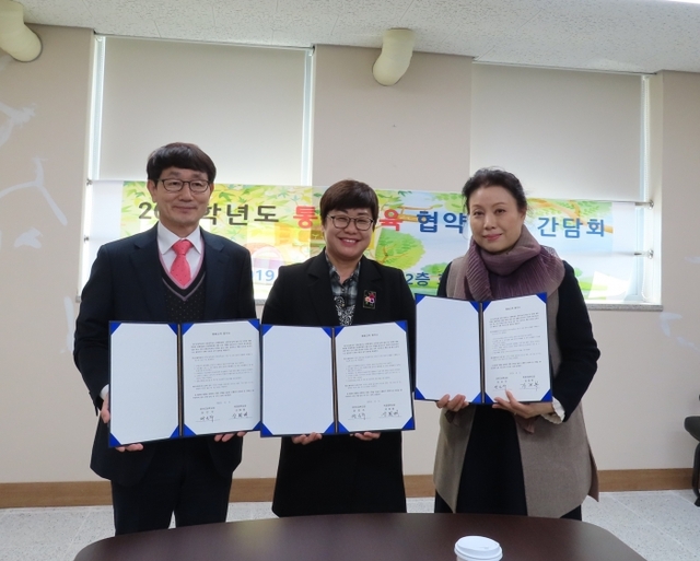 사진 가운데가 장은주 교장