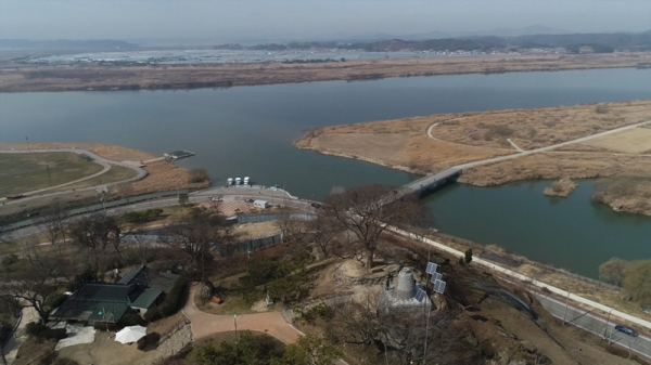 '한국인의 밥상'에서는 옛 영화를 잃어버린 포구에 변하지 않고 남아있는 우리네 밥상을 소개한다. KBS 1TV