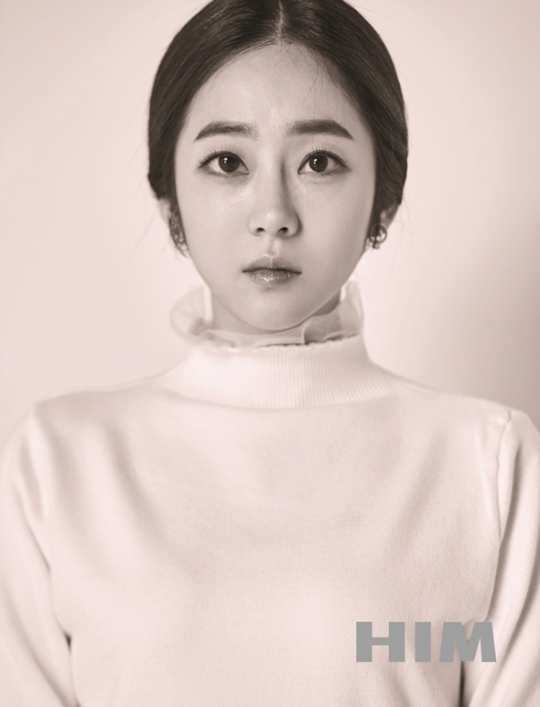 배우 이새봄 화보. HIM