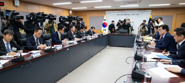 ▲ 금융위_190409_카드사 CEO 간담회_PR_001
