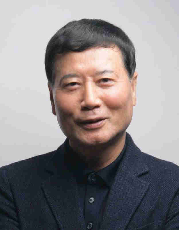 ▲ 화성 출생. 경희대대학원 사회복지학 전공. 격월간 <시사사>로 등단. 시집 <푸른경전> <공무원> <궁평항>. 공무원문예대전 시부문, 시조부문 행정안전부장관상, 경기시인상 수상. 현재, 한국경기시인협회 이사. 칼럼니스트로 활동