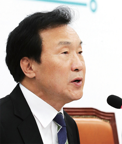 바른미래당 손학규 대표가 15일 오전 국회에서 열린 최고위원회의에서 발언하고 있다. 연합뉴스