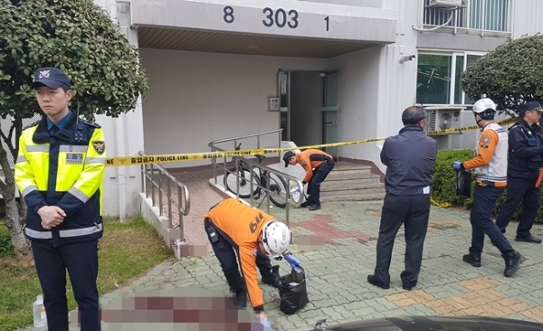 방화 및 흉기 난동 사건이 발생한 경남 진주의 한 아파트. 연합뉴스