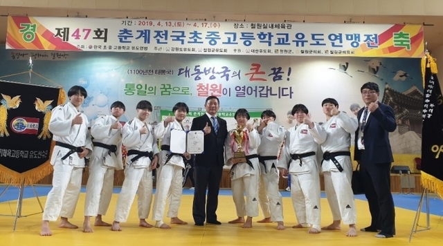 ▲ 제47회 춘계 전국중ㆍ고유도연맹전 여고부 단체전서 우승해 시즌 3관왕에 오른 경기체고 선수단.경기체고 제공