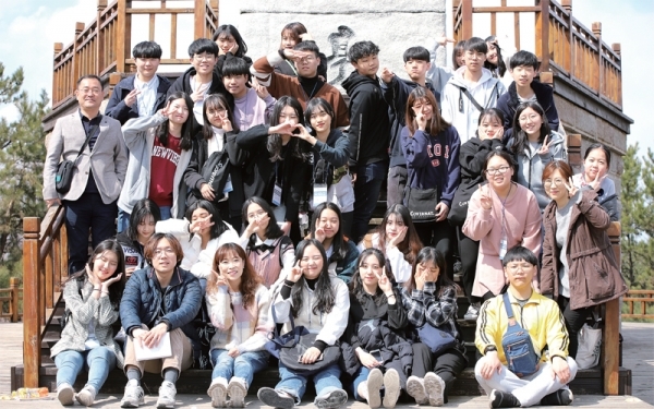 역사•평화통일 관련 활발한 동아리 활동 이력을 가진 학생, 3•1운동 및 100주년 기념행사 참여 학생, 독립유공자 후손, 경기도교육청 청소년방송 미디어경청 학생 기자단들로 구성된 경기학생 대표 33명.