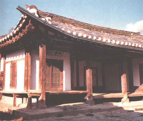 1894년 7월 11일 신익희 선생이 태어난 광주군 초월면 서하리 고택.