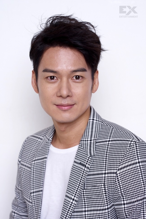 배우 강태성. 이엑스엔터테인먼트