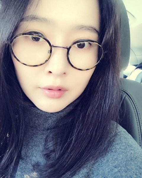 가수 겸 작사가 메이비. 인스타그램