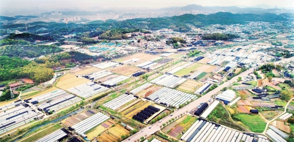 경기도가 29일 경기도시공사에서 신청한 광명시흥 테크노밸리(TV) 도시첨단산업단지 계획을 승인했다. 산업단지는 오는 2022년까지 4천536억 원이 투입돼 광명시 가학동과 시흥시 논곡동 일원 49만 4천㎡에 건설될 예정이다. 사진은 광명시 가학동과 시흥시 무지내동 일대. 윤원규 수습기자
