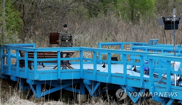 판문점 도보다리. 연합뉴스